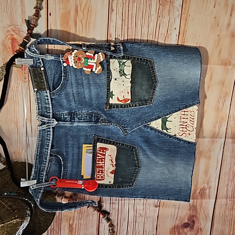 🤶🎄HANDMADE  UPCYCLED CHRISTMAS GIFT SANTA APRON W/ COOKIE ORNAMENT & SPOONS 🎁 - Picture 9 of 10